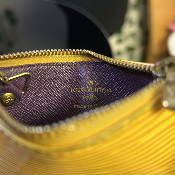 Louis Vuitton vintage Epi coin purse - Picture 5 of 9